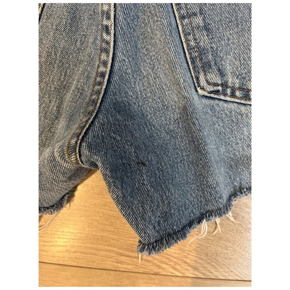 Vintage Levis denim shorts, size 26 - Picture 3 of 3